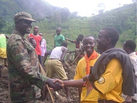 הצופים של קניה שהוכשרו כיועצים רוחניים מתנדבים של סיינטולוגיה עזרו בפעולות החיפוש וההצלה עקב מפולת בוצית במחוז בודודה שבאוגנדה.